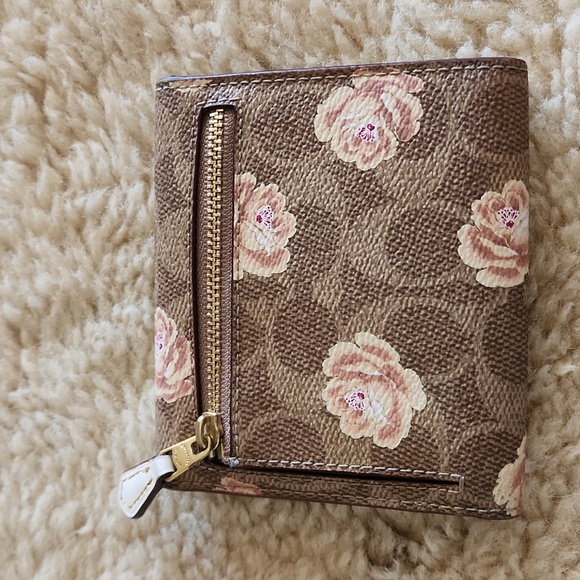 Beautiful Coach Signature with Floral Design Tri-fold Wallet 🧡🌸🤎 - Picture 3 of 12